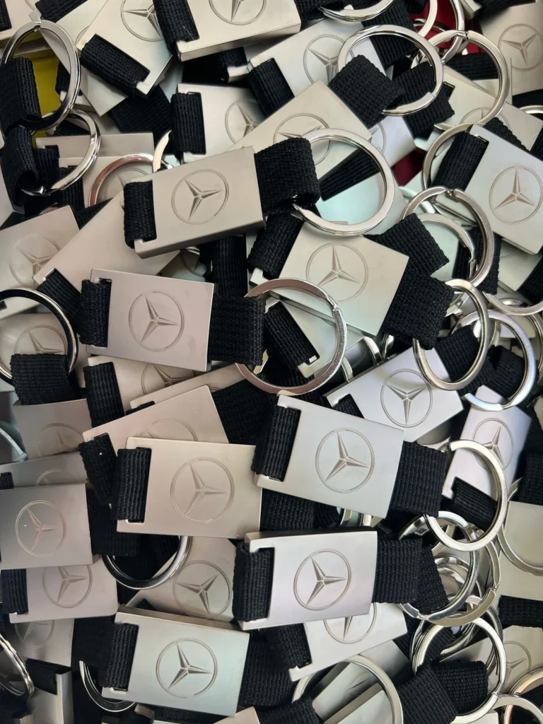 Grabado láser de llaveros Mercedes Benz