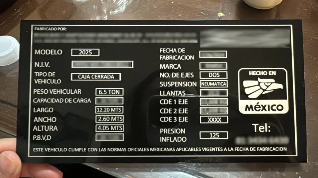 Placa de Identificación de Grúas Industriales Grabada con Láser